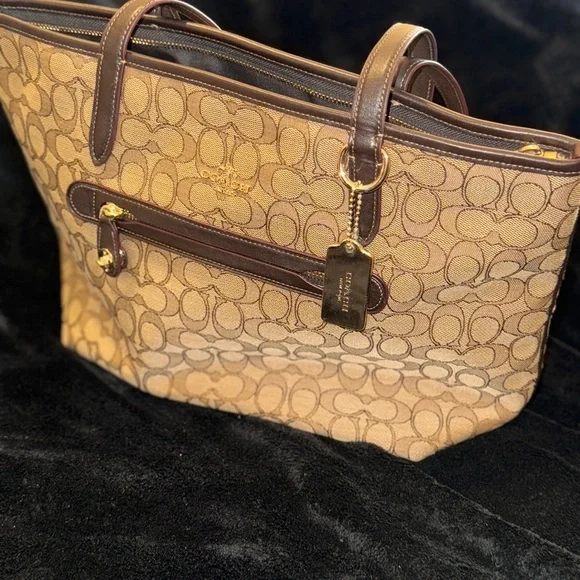 COACH Taylor Tote Bag in Signature Khaki Brown 100% authentic! - Picture 2 of 15